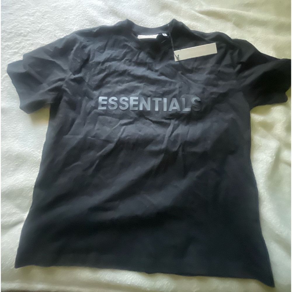 ESSENTIAL FEAR OF GOD Tee Shirt (Skze Small but fits like a medium)